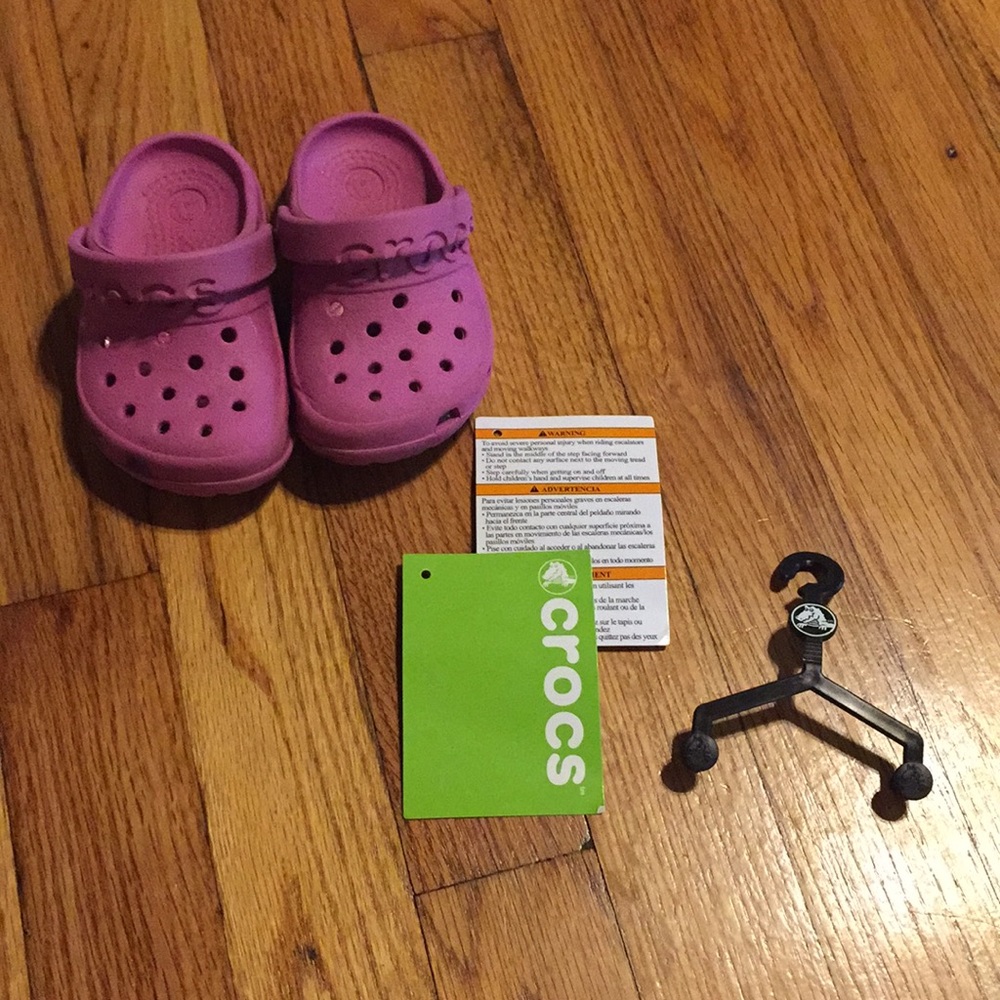 Pink baby bump it crocs